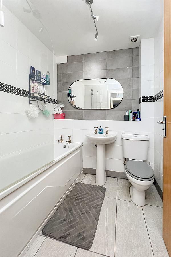 12A, Heath Lodge Square