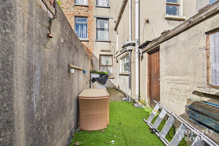 32 Willowbank Gardens