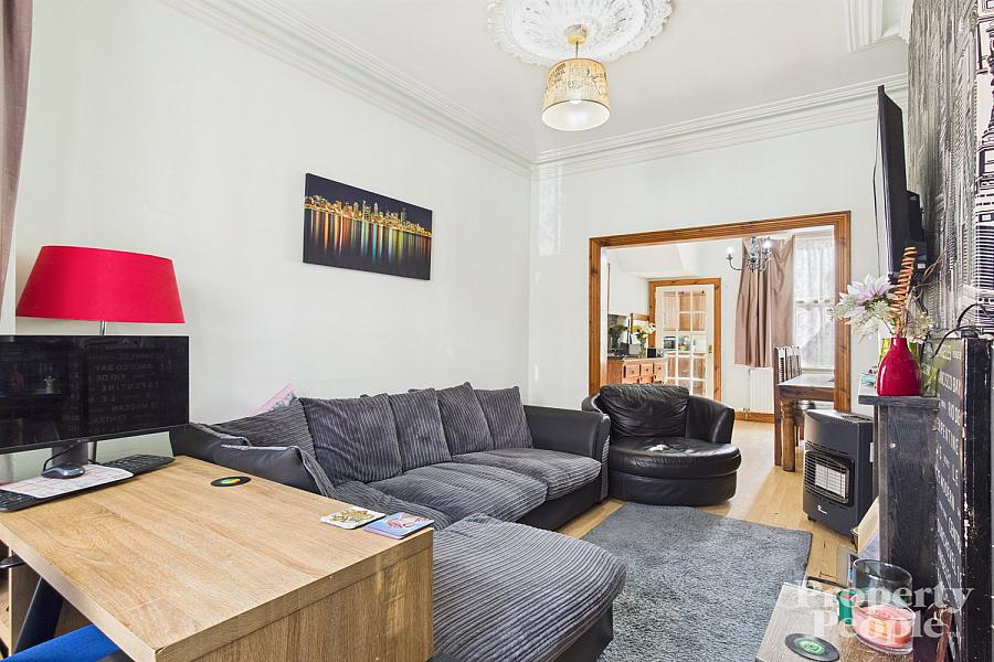 32 Willowbank Gardens