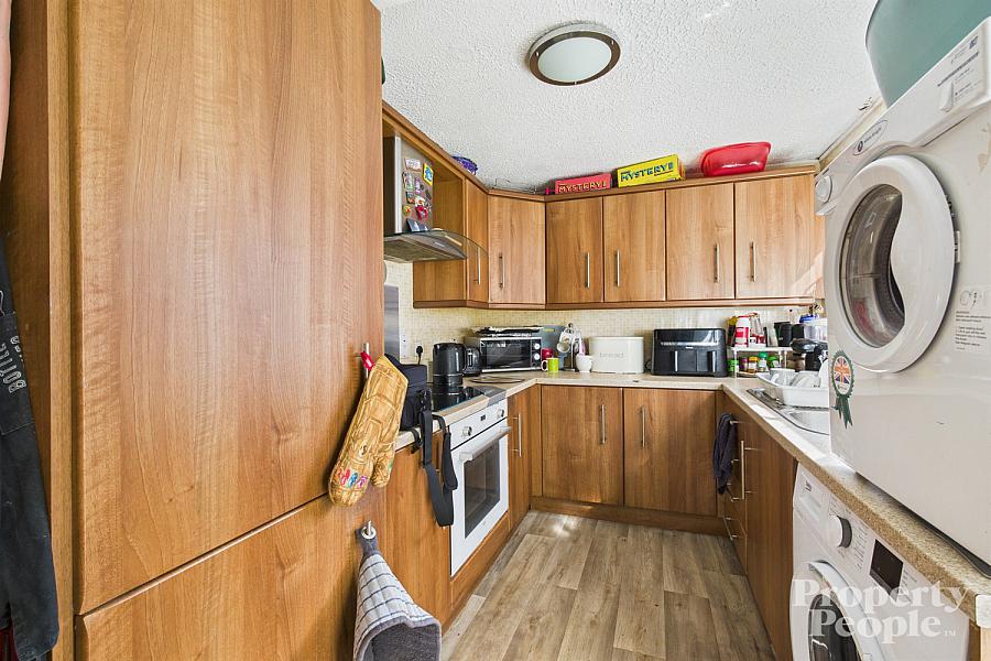 32 Willowbank Gardens