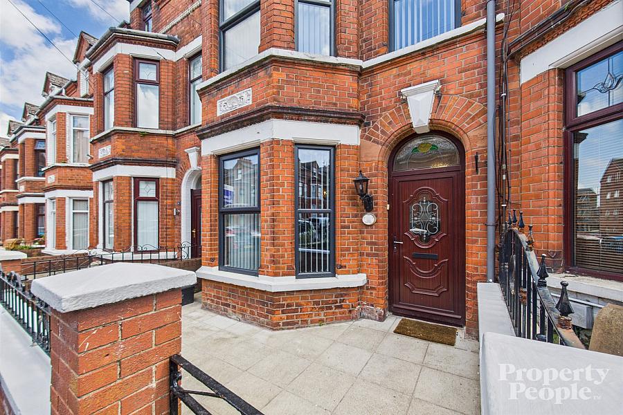16 Clifton Drive