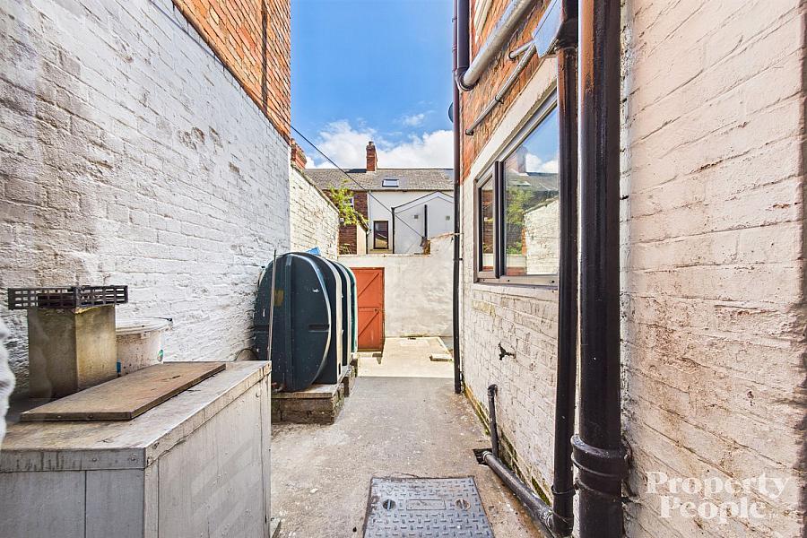 16 Clifton Drive