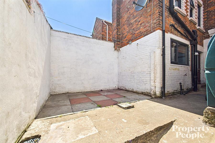 16 Clifton Drive