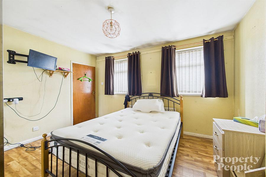 9 Cliftondene Crescent