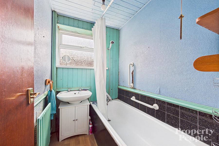 9 Cliftondene Crescent