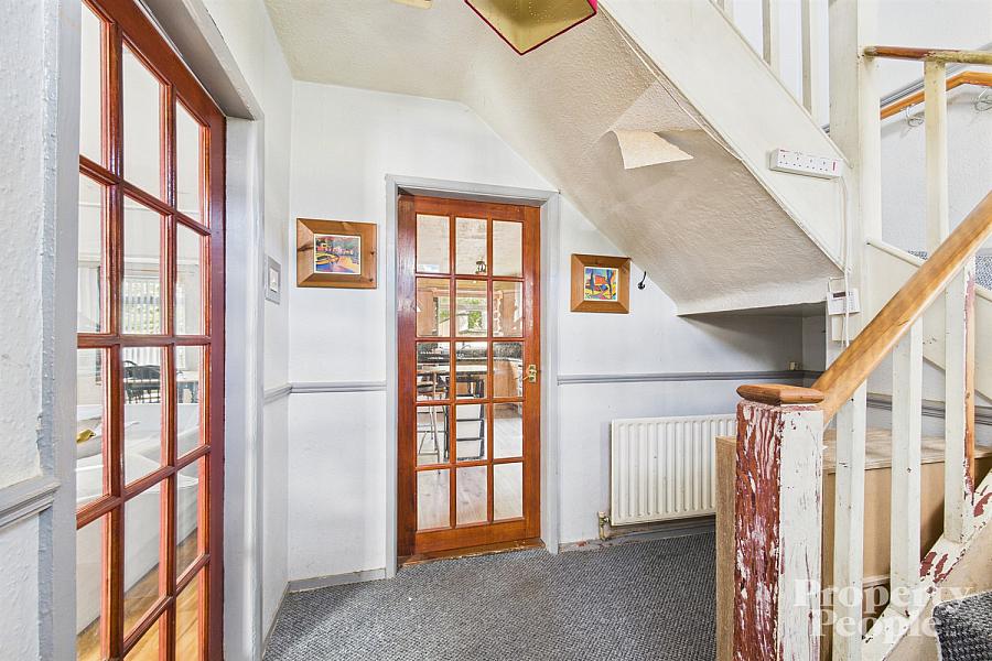 9 Cliftondene Crescent