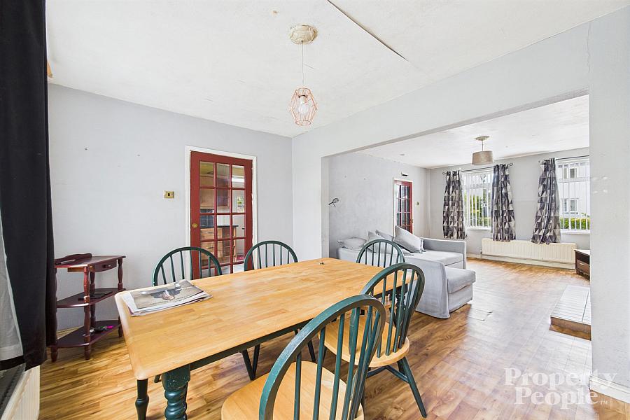 9 Cliftondene Crescent