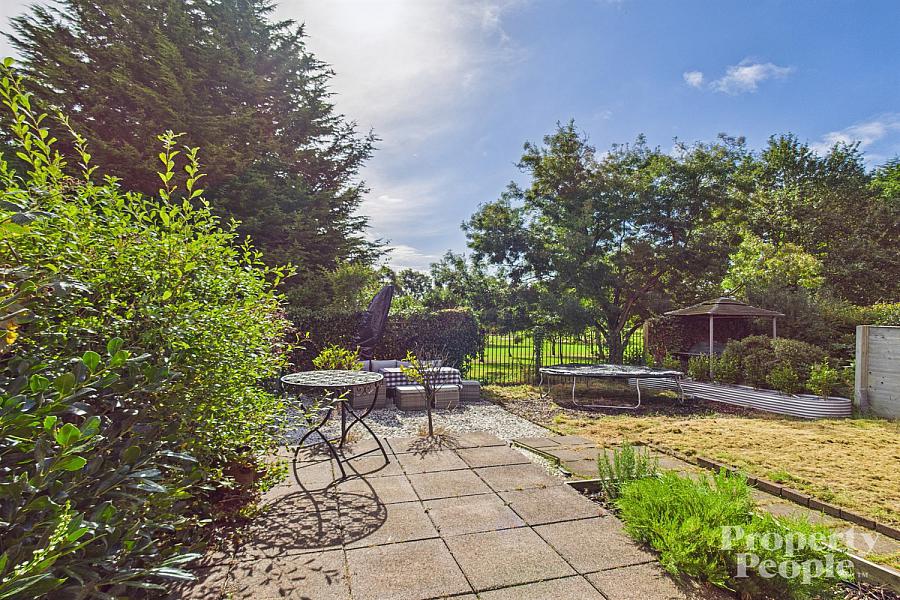 66 Sunningdale Park