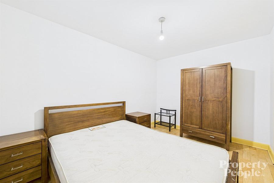 Apt 405 College Central, 4 College Avenue