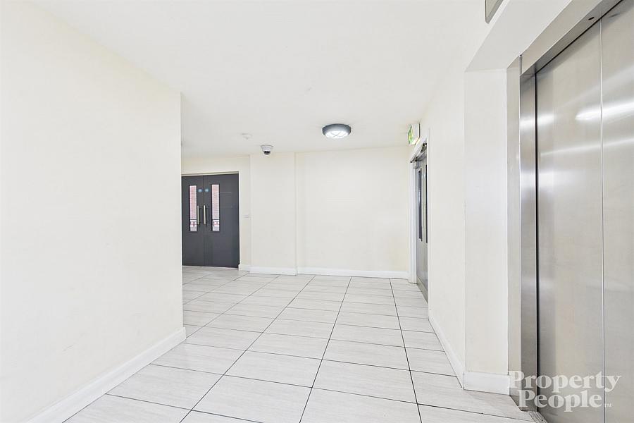 Apt 405 College Central, 4 College Avenue