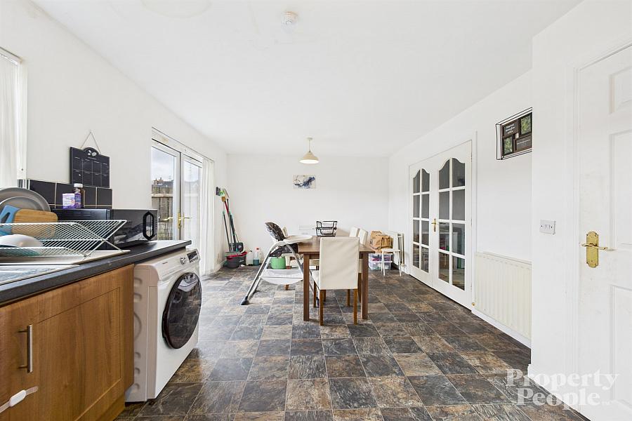 27 Wolfhill Manor, Ligoneil