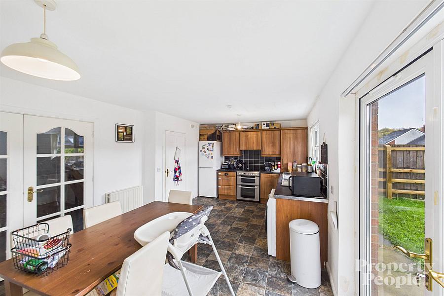 27 Wolfhill Manor, Ligoneil