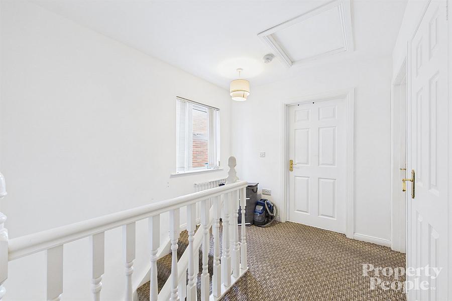 27 Wolfhill Manor, Ligoneil