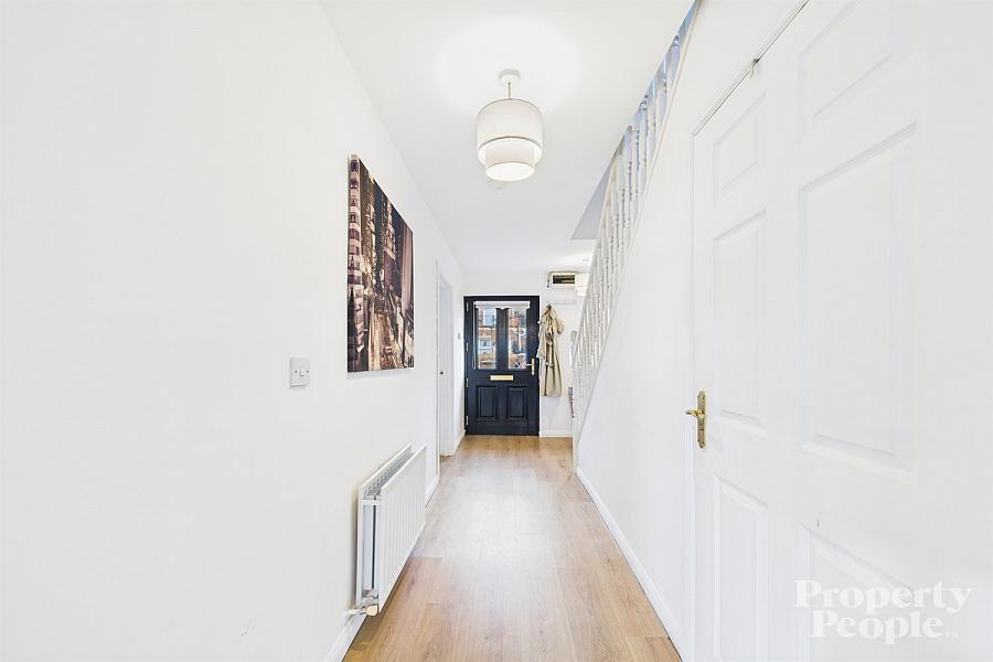 27 Wolfhill Manor, Ligoneil
