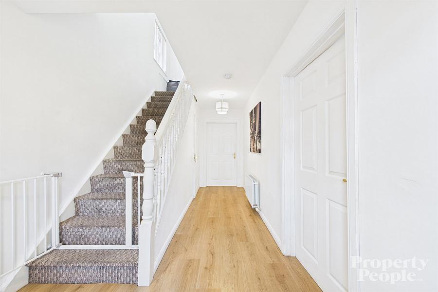 27 Wolfhill Manor, Ligoneil