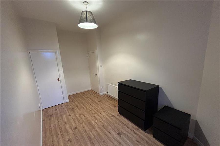 Flat 2, 40 Castleton Gardens