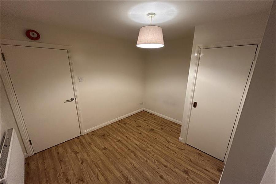Flat 2, 40 Castleton Gardens