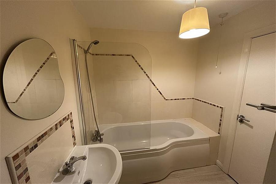 Flat 2, 40 Castleton Gardens