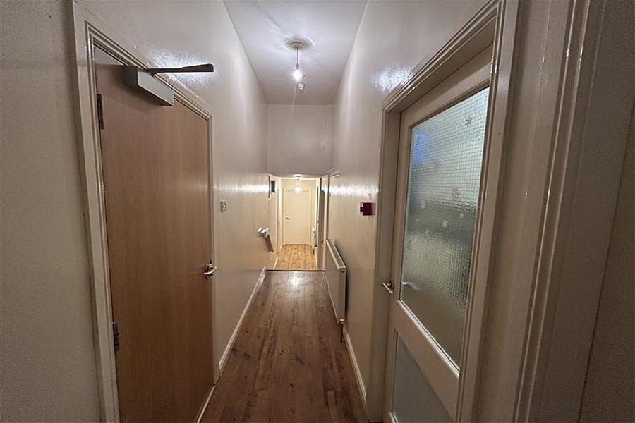 Flat 2, 40 Castleton Gardens