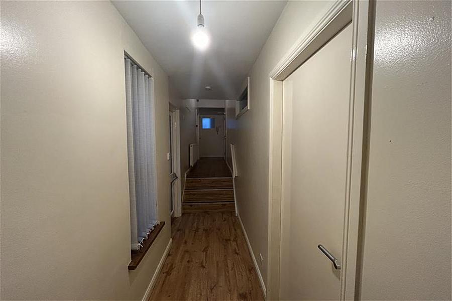 Flat 2, 40 Castleton Gardens