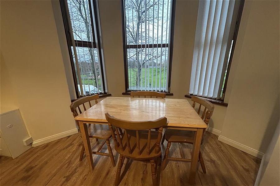 Flat 2, 40 Castleton Gardens