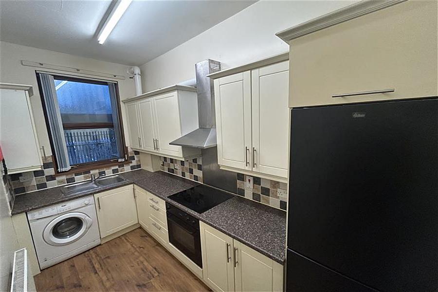 Flat 2, 40 Castleton Gardens