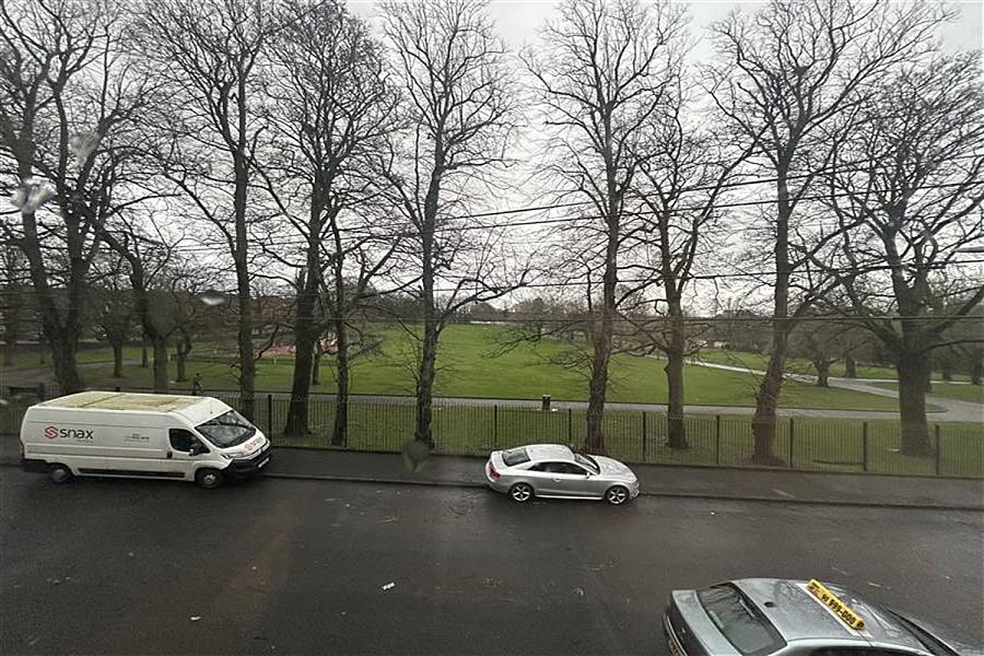 Flat 2, 40 Castleton Gardens