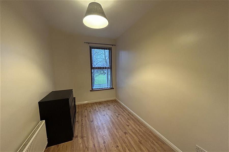 Flat 2, 40 Castleton Gardens