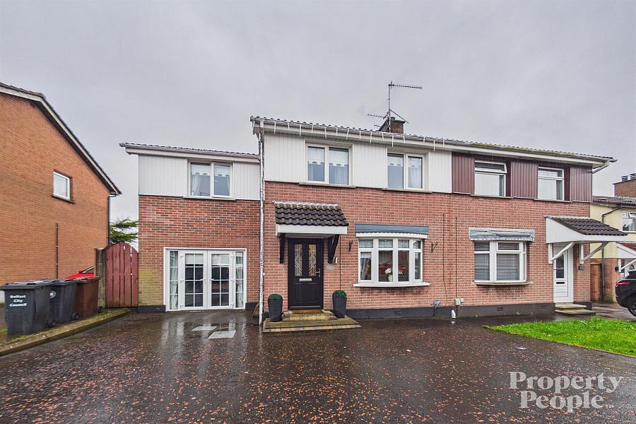 32 Lagmore Grove, Dunmurry, Dunmurry, Belfast, BT17 0TD