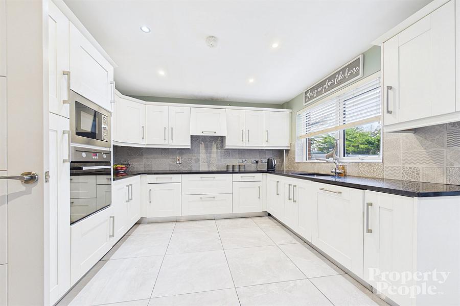 32 Lagmore Grove, Dunmurry