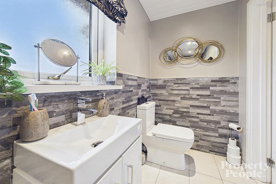 32 Lagmore Grove, Dunmurry