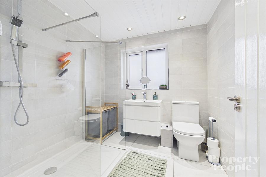 32 Lagmore Grove, Dunmurry