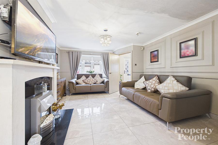 32 Lagmore Grove, Dunmurry