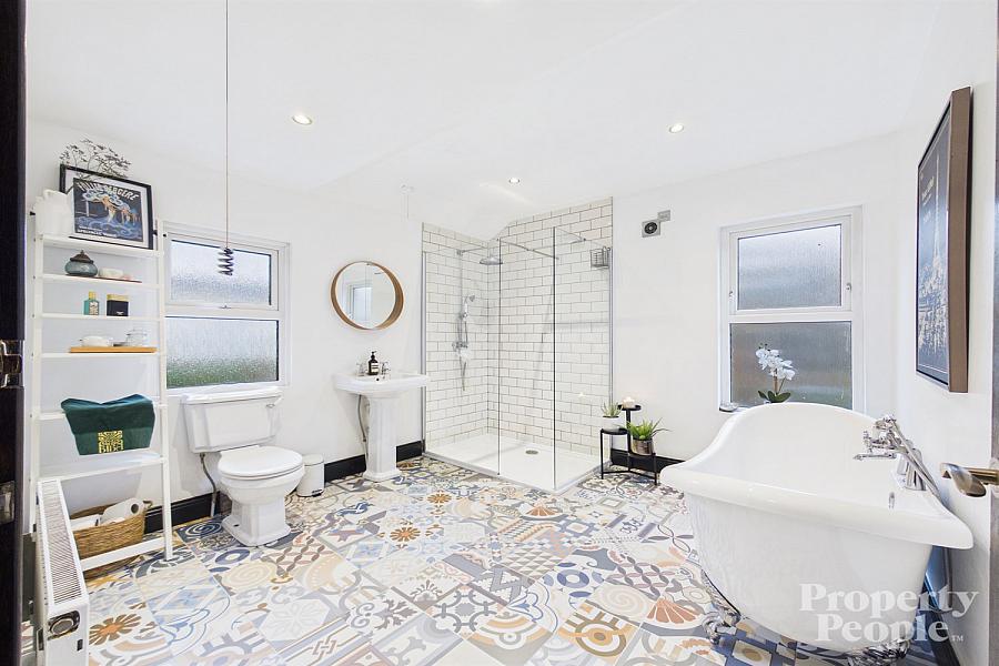 4-6 Chestnut Gardens