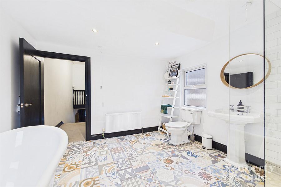 4-6 Chestnut Gardens