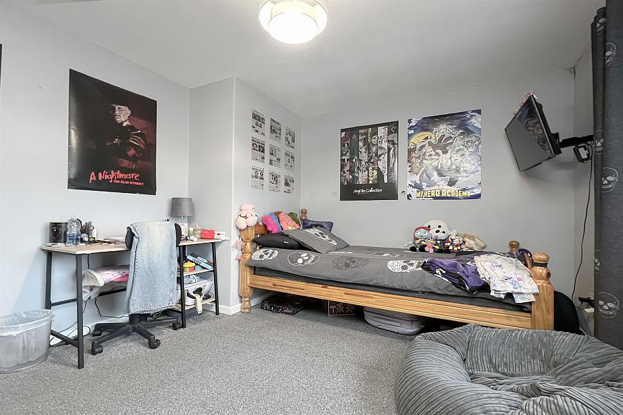 24 Tullymore Gardens