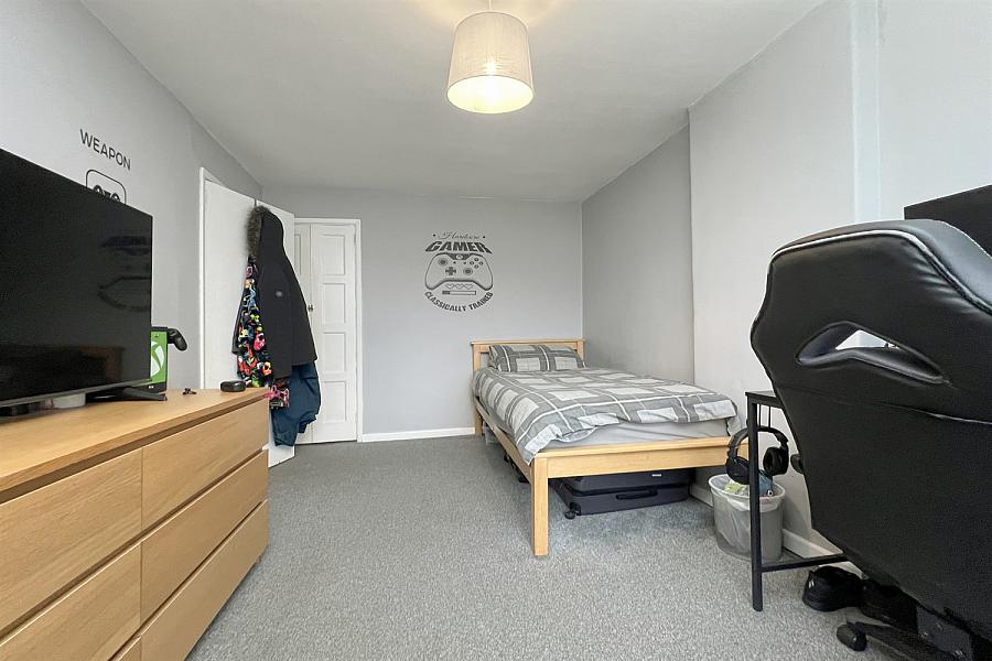 24 Tullymore Gardens