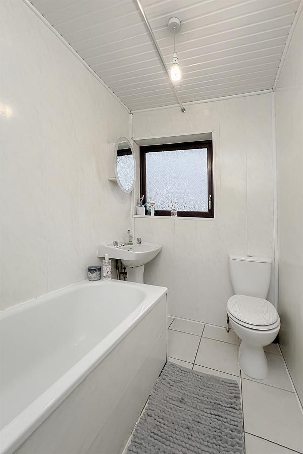 24 Tullymore Gardens