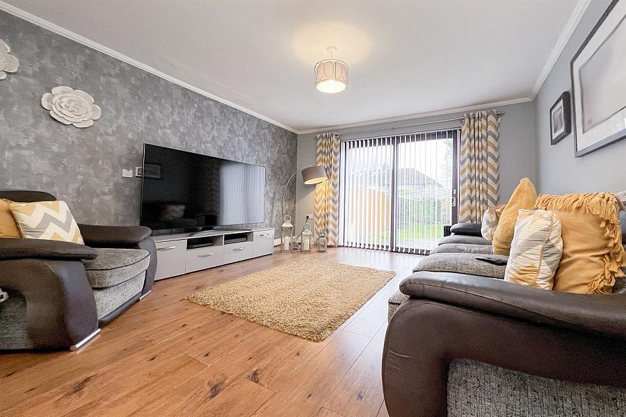 24 Tullymore Gardens