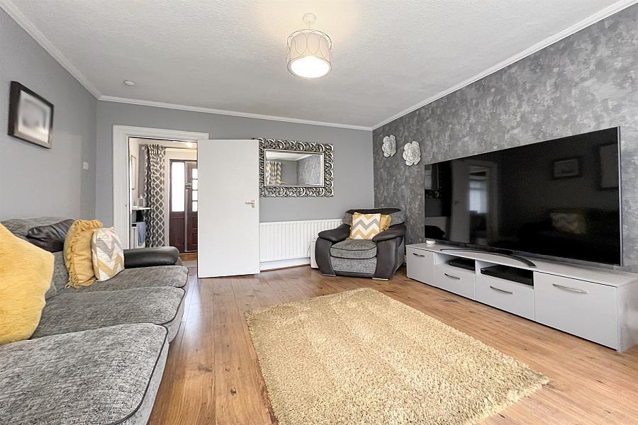 24 Tullymore Gardens