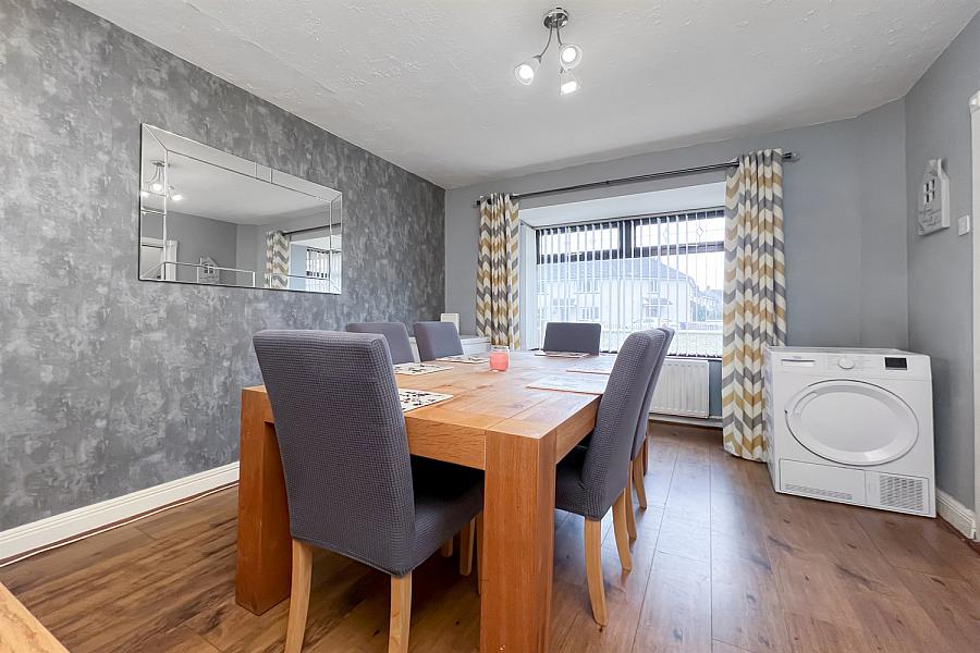 24 Tullymore Gardens