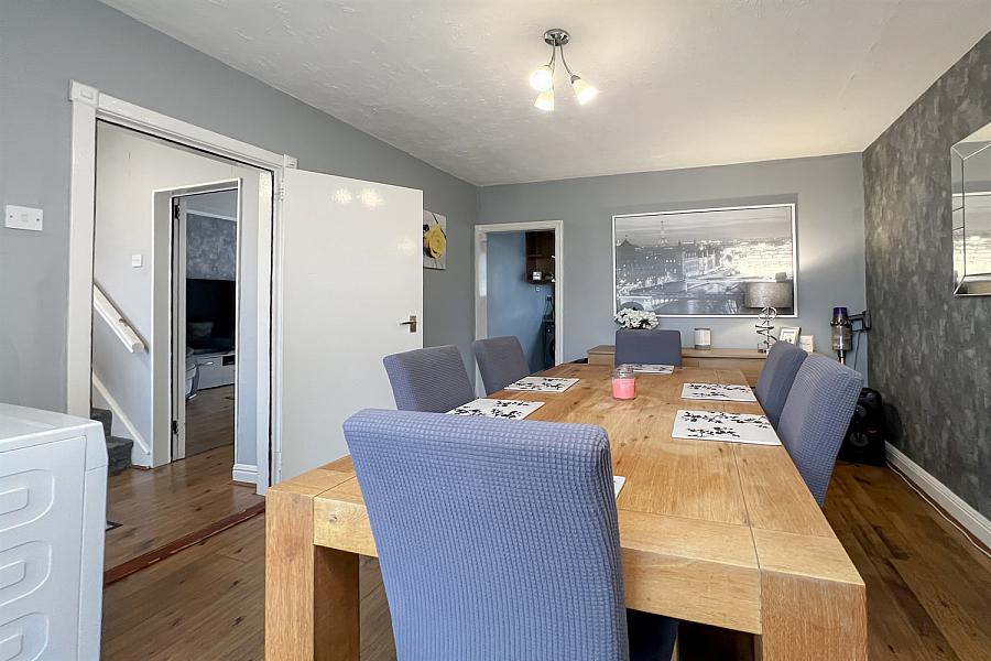 24 Tullymore Gardens