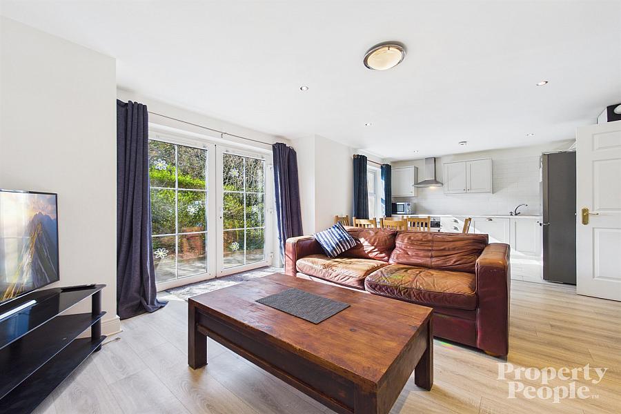 Apartment 2, 25 Stockmans Lane