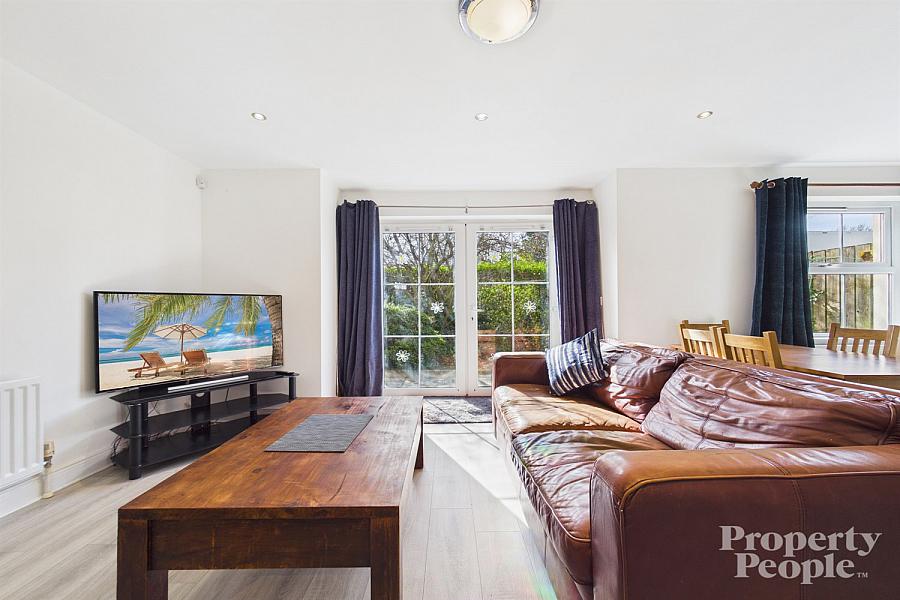 Apartment 2, 25 Stockmans Lane