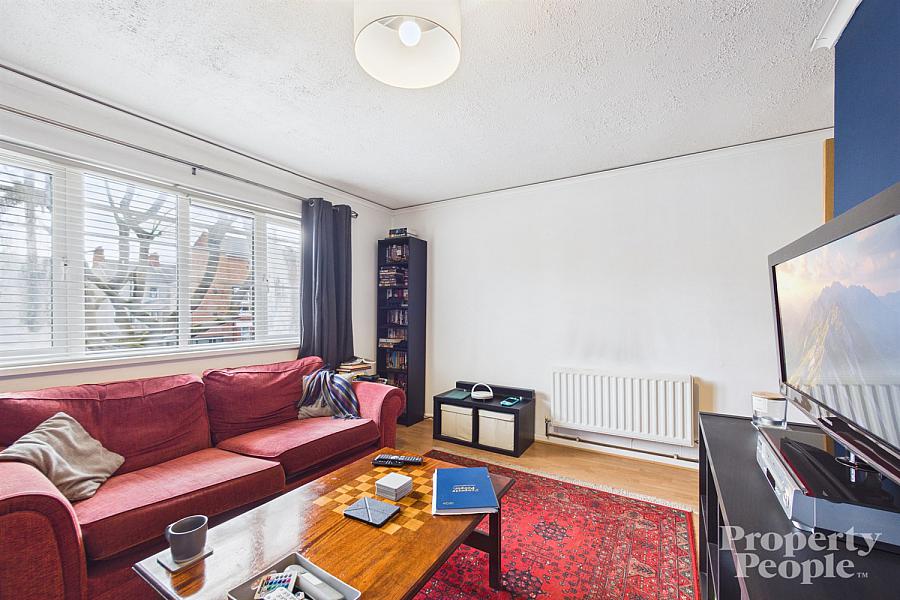 Apt 4, Kansas Avenue