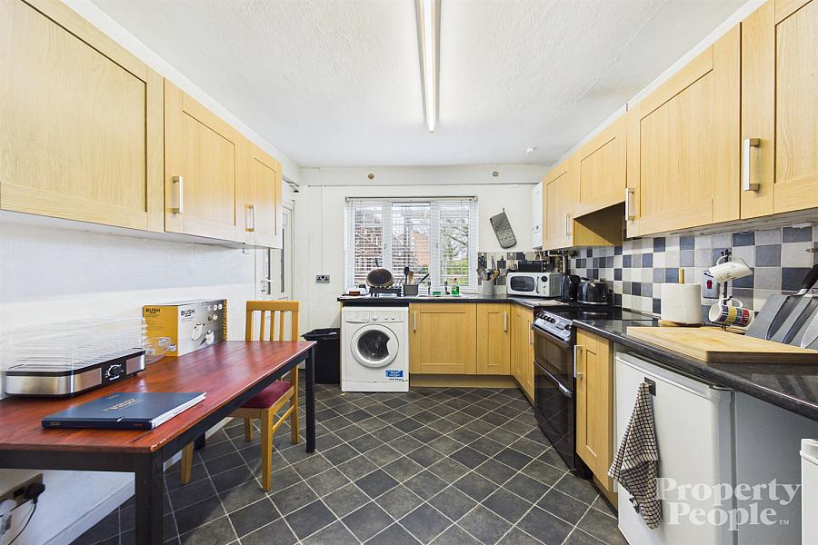 Apt 4, Kansas Avenue