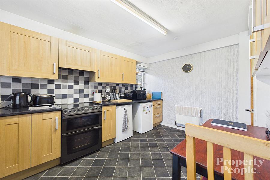 Apt 4, Kansas Avenue