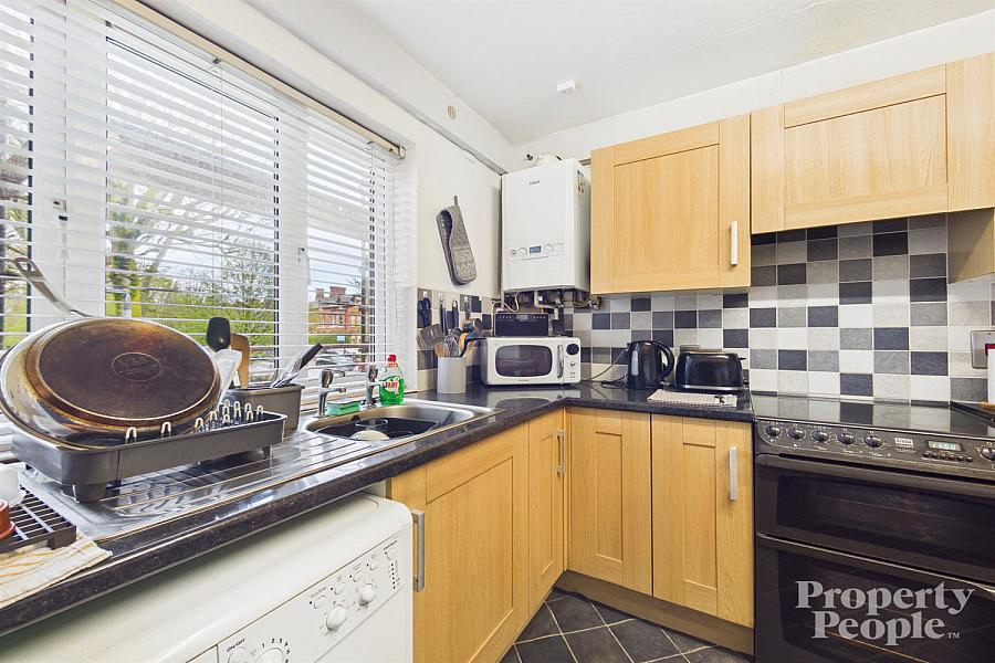 Apt 4, Kansas Avenue