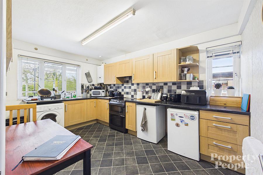 Apt 4, Kansas Avenue