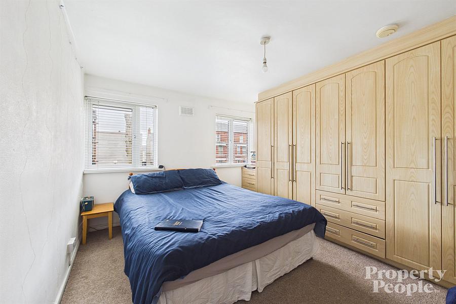 Apt 4, Kansas Avenue